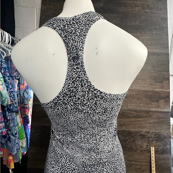 Lululemon Athletica Black and White Fitted Tank Top - Picture 2 of 6